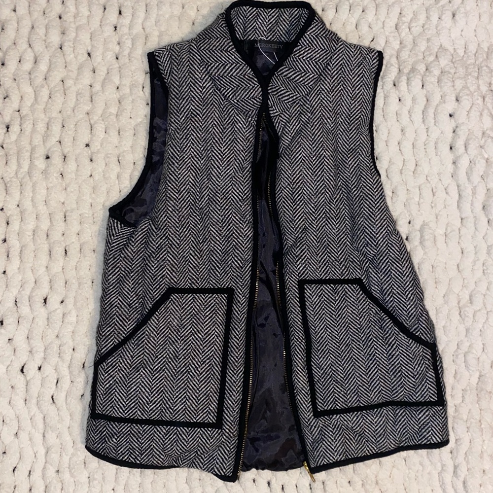 Size S White & Black Vest